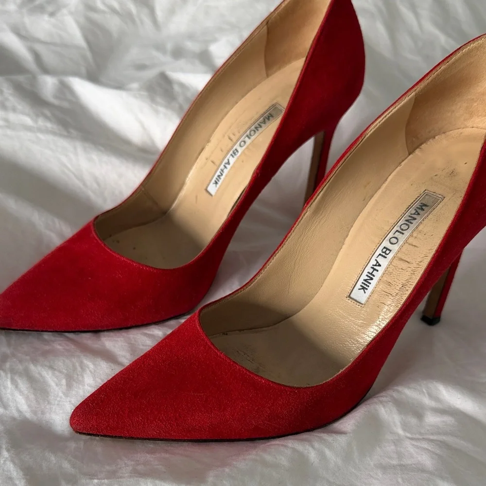 Manolo Blahnik Red Suede Pointed Pumps with Stiletto Heel - Picture 2 of 4